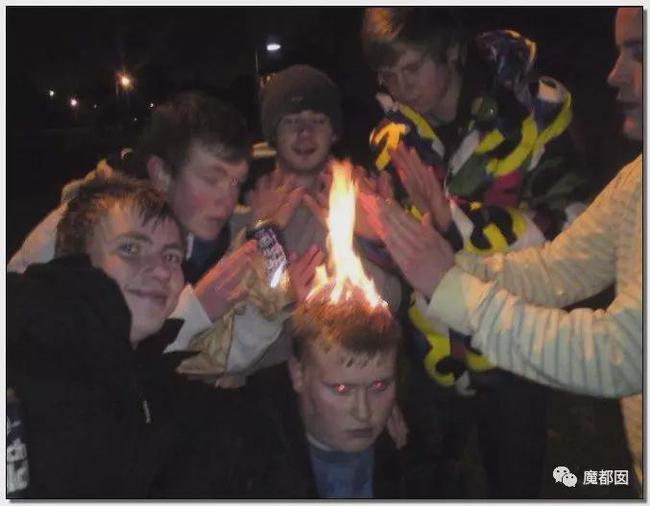蜗牛研究僧 你们地面玩的都是娘炮！真正的俄罗斯人都是从屋顶往下跳！
