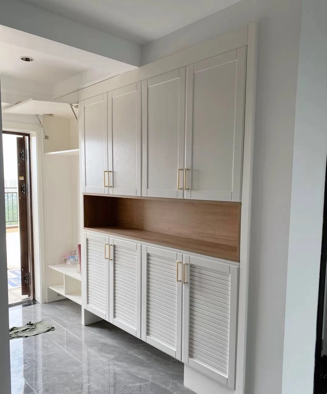 硬装结束,慢慢有了家的样子,全屋定制柜子花了4万,做工很不错!