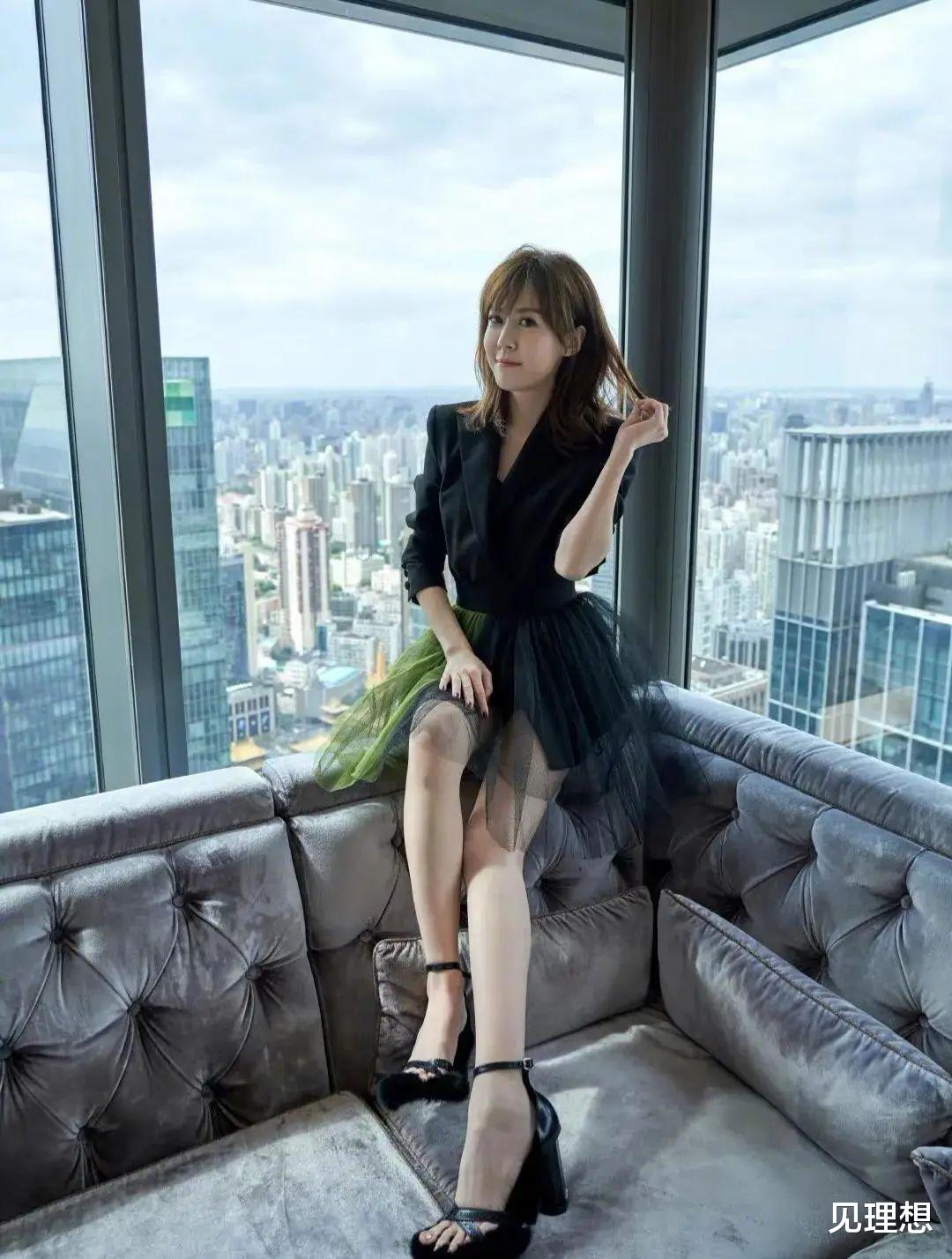 爱情公寓|《爱情公寓》开播12年现状：美嘉直播卖假货，胡一菲变脸认不出！