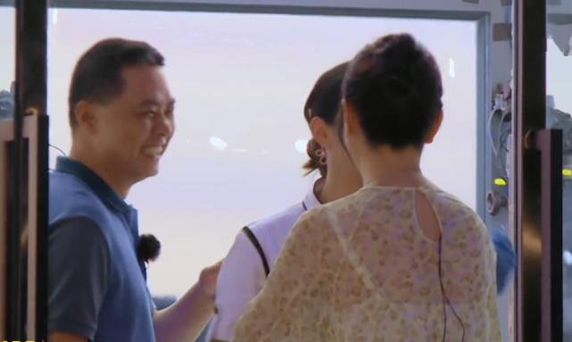 中餐厅|为证是天然脸，周也带父母上《中餐厅》，与妈妈的鼻型差距引争议