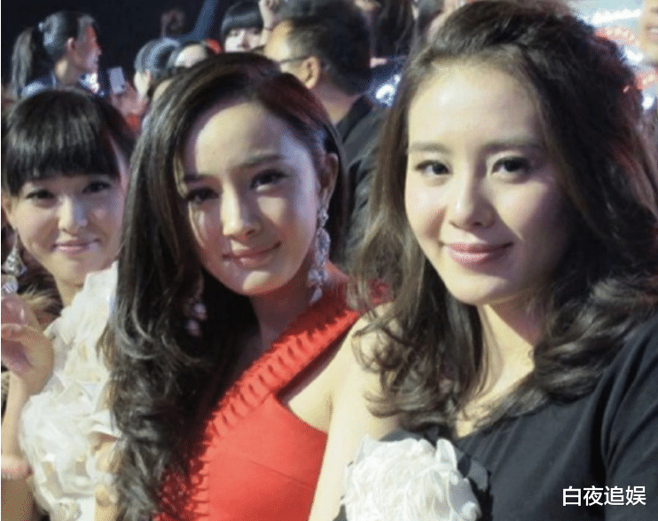 杨幂|“仙剑三姐妹”世纪同框，张雨绮为唐嫣整理耳环，杨幂表情引热议