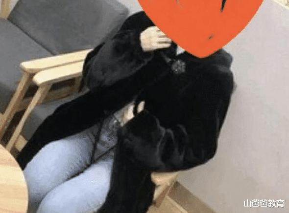 中小学|小学女老师穿2.8万貂皮上课，遭遇众多家长质疑：谁知道哪来的