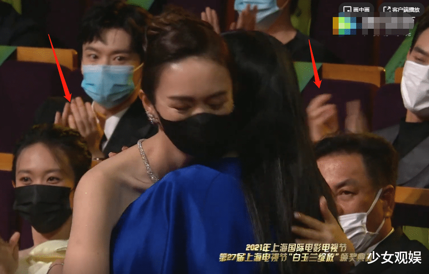 童瑶|童瑶斩获白玉兰视后，热依扎反应平平，董子健王凯的动作亮了