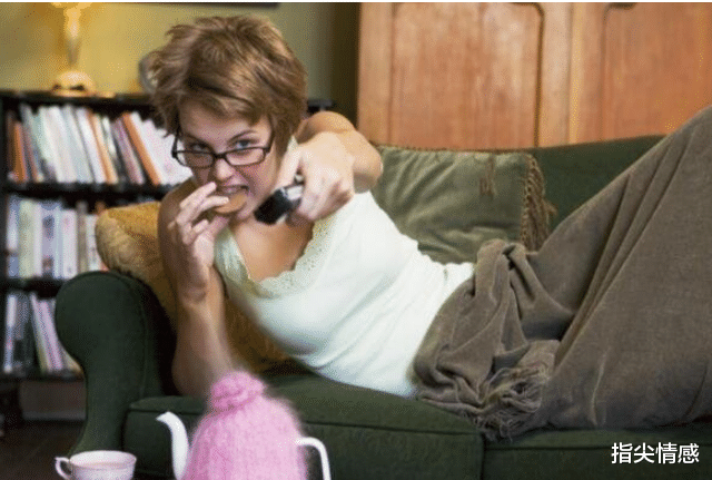 饮食|腰腹赘肉多，可能是因为几点原因，多练几个动作或能帮助瘦身