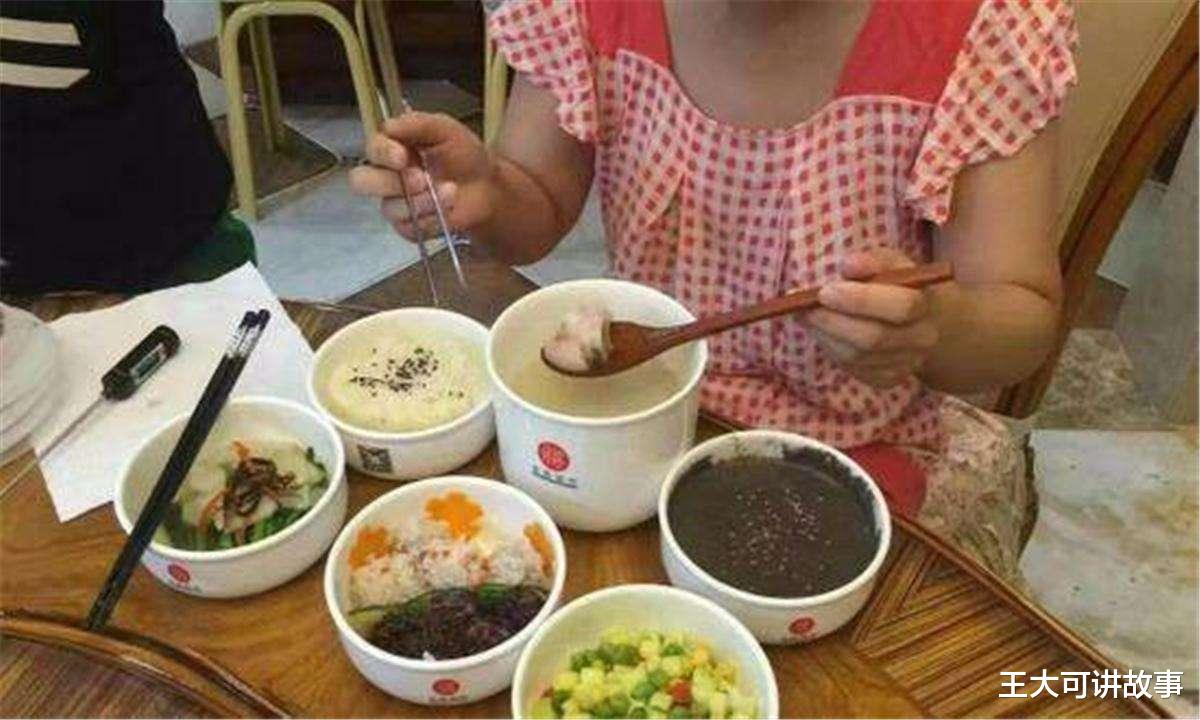 有钱美容生病却没钱治，姑娘决定分手，接受不了精致穷的生活