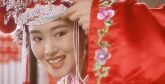 小小彬|筹拍《唐伯虎点秋香》时，向华强豪掷100万，让巩俐和周星驰好好玩