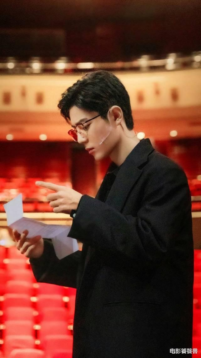 迪丽热巴|4月明星网络影响力top10揭晓：热巴杨紫旗鼓相当，肖战确实是火