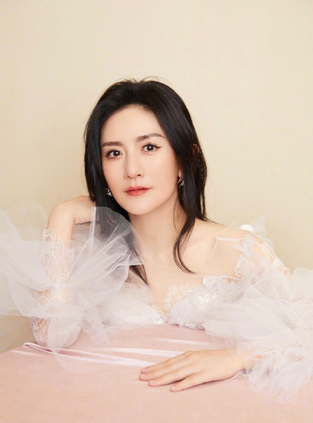 谢娜|谢娜发新歌遇冷，只有张杰帮宣传，圈中众好友“视而不见”