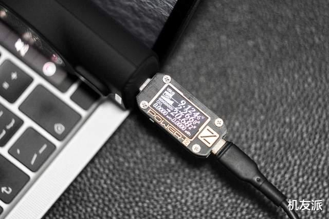 magsafe|iPhone 13必备！iWALK magsafe磁吸充电宝上手体验，真方便
