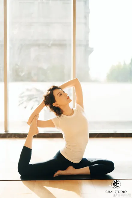 殷桃|42岁凭“少女腰”火上热搜！她这些年是怎么偷偷变美的啊？