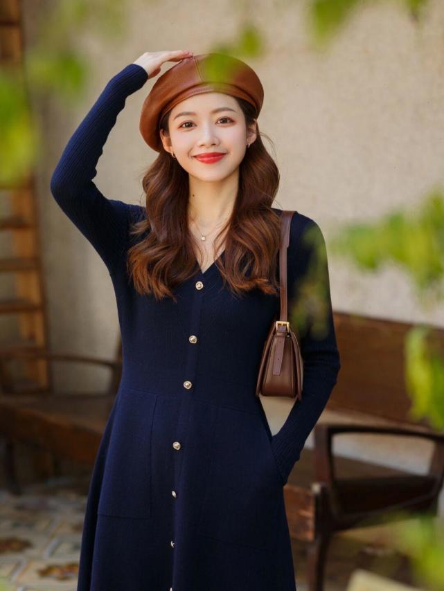 何有强 优雅女人早秋都穿“连衣裙”,为你分享时髦的搭配经验,温婉知性才是美