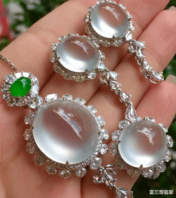 翡翠|在买翡翠的人眼中，翡翠是怎么分级的？行家讲述