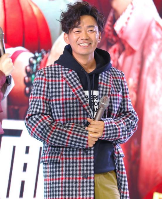 王宝强|王宝强被现女友改造成功？新造型帅如韩国男欧巴，马蓉后悔也晚了