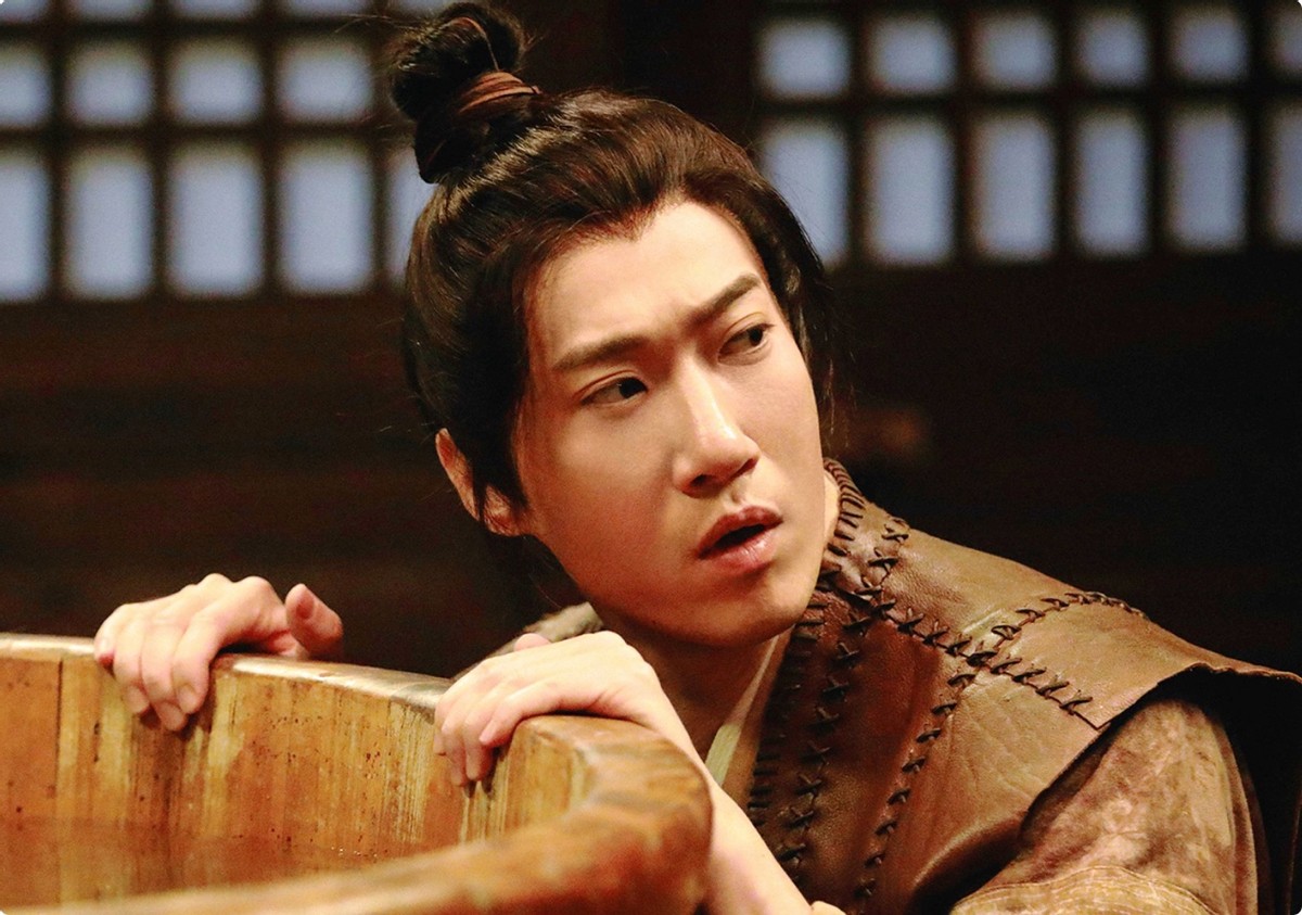 张天爱|上映4天，票房大破5亿！影帝黄渤这部热血大片，来“轰炸”影圈了