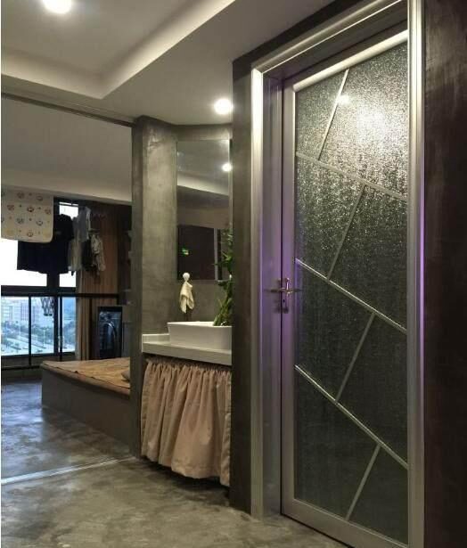 老公硬要用“麻绳”做扶手，主卫全透明，地板铺水泥！谁见过？