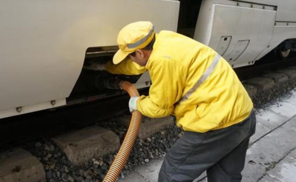 大城小樂故事 乘坐火車時，產(chǎn)生的排泄物去哪里了？