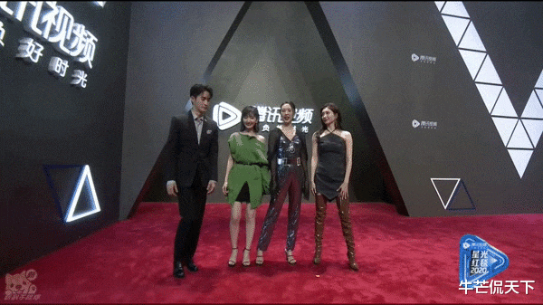 毛晓彤|毛晓彤官宣新恋情人人叫好,这拥抱的姿势就能看出亲密程度