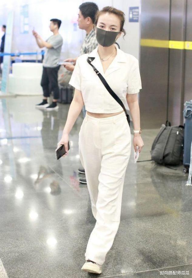 明星|?减肥成功的吴昕真惊艳！一袭白色连体衣高级时髦，大长腿真抢镜