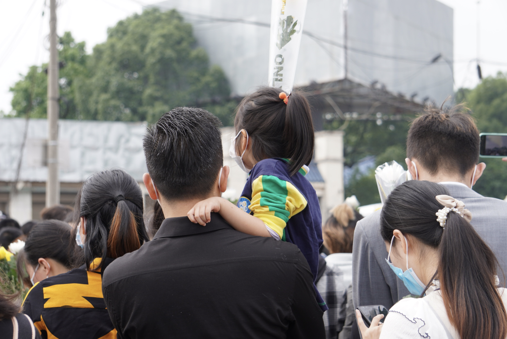 深圳特区报读特客户端 永远缅怀他！长沙市民和全国各地的民众络绎不绝地前往送别袁隆平同志