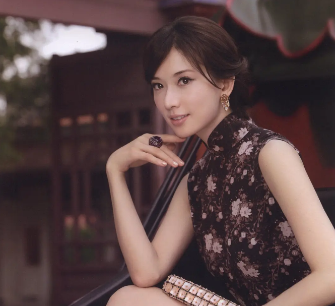 林志玲|林志玲上日本综艺照片曝光，形象大变！粉丝担心其是否遭受暴力？