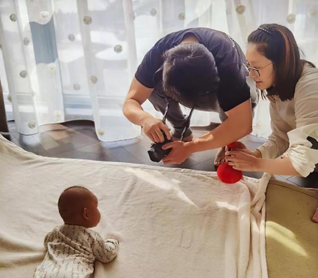 郑恺|郑恺在三亚录节目却“怕冷”，得知背后真实原因，网友：恭喜恭喜