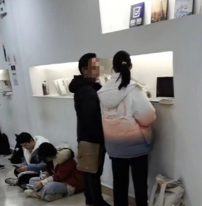 教师|武大副教授骚扰女大学生，聊天记录引起不适，教授成“叫兽”