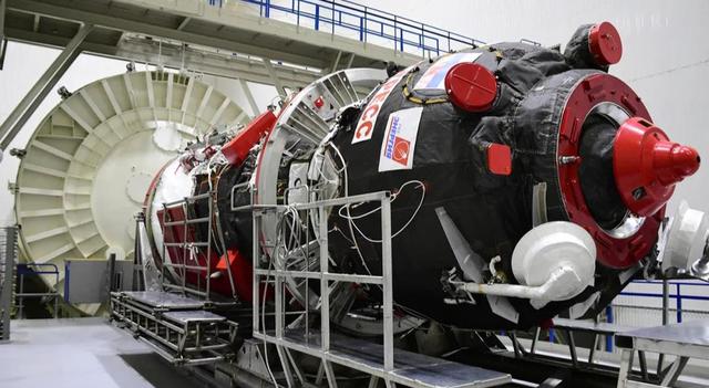 全球变暖 11时55分，载人飞船乘运载火箭成功发射，3名宇航员里有女宇航员