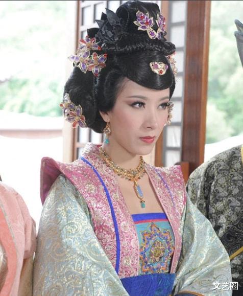 杨怡|杨怡新剧开播颜值惊艳,鼻子透光疑整容,曾称被指整容无所谓夸长得靓最重要