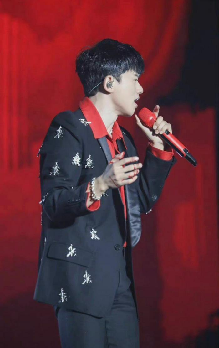 张杰|张杰受伤后去医院缝针，对谢娜说的第一句话是“女儿有没有吓到”