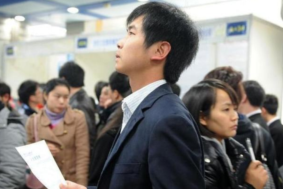 婚姻|银行工作光鲜亮丽,可入职门槛却越来越低,其中原因很现实