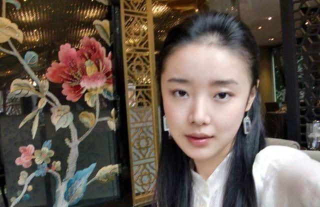 王永红|王永红：公司破产丝毫不慌，套61亿携女明星出逃，亲爹去世都不回