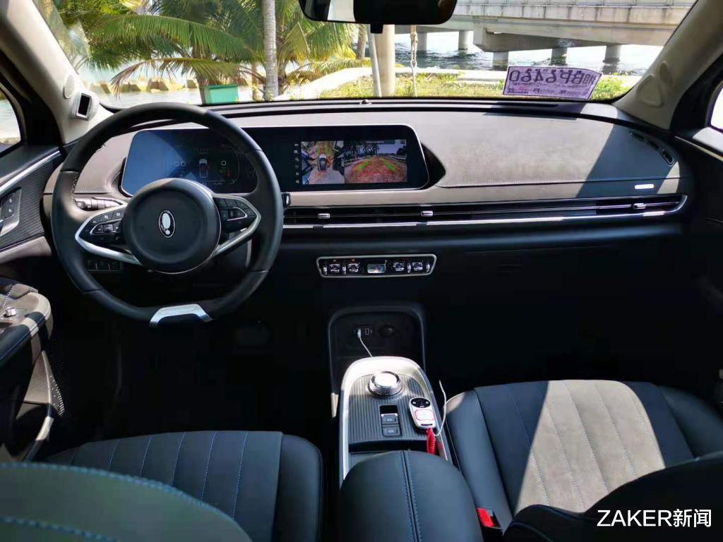 ZAKER新闻 坐上欧拉好猫，一米八壮汉秒变“小姐姐”