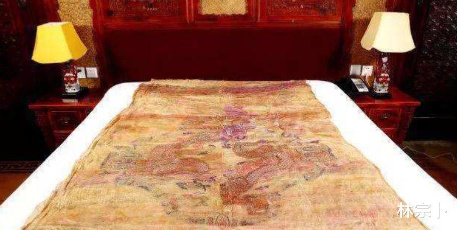 文玩|拍卖会上的一张“破被子”，被工薪族9万捡漏，后拍出1.3亿天价