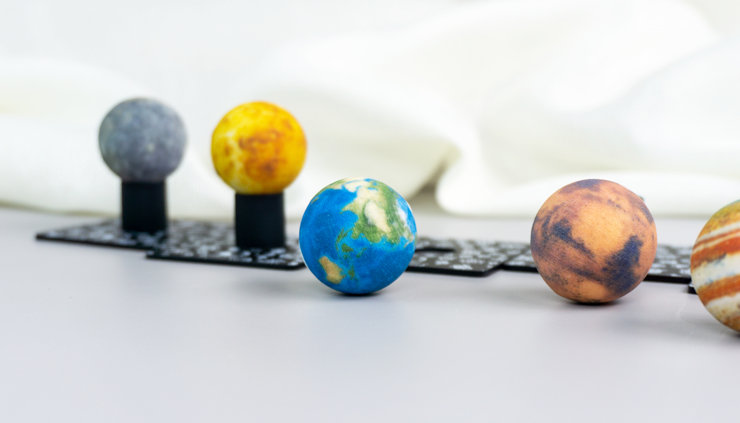 AR 4000+颗粒从内到外拼出地球，减压积木，爱宇奇像素地球Pro