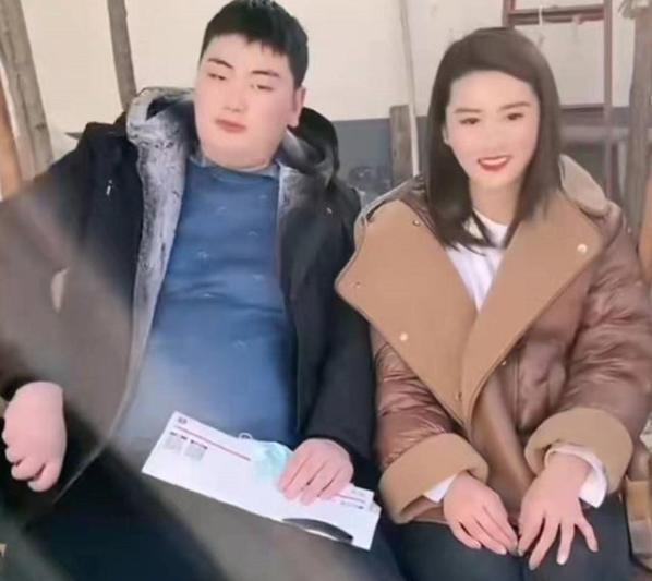 陈亚男|继陈亚男被邀请演电影后，妈妈也代言广告了？不过产品却有点尴尬！