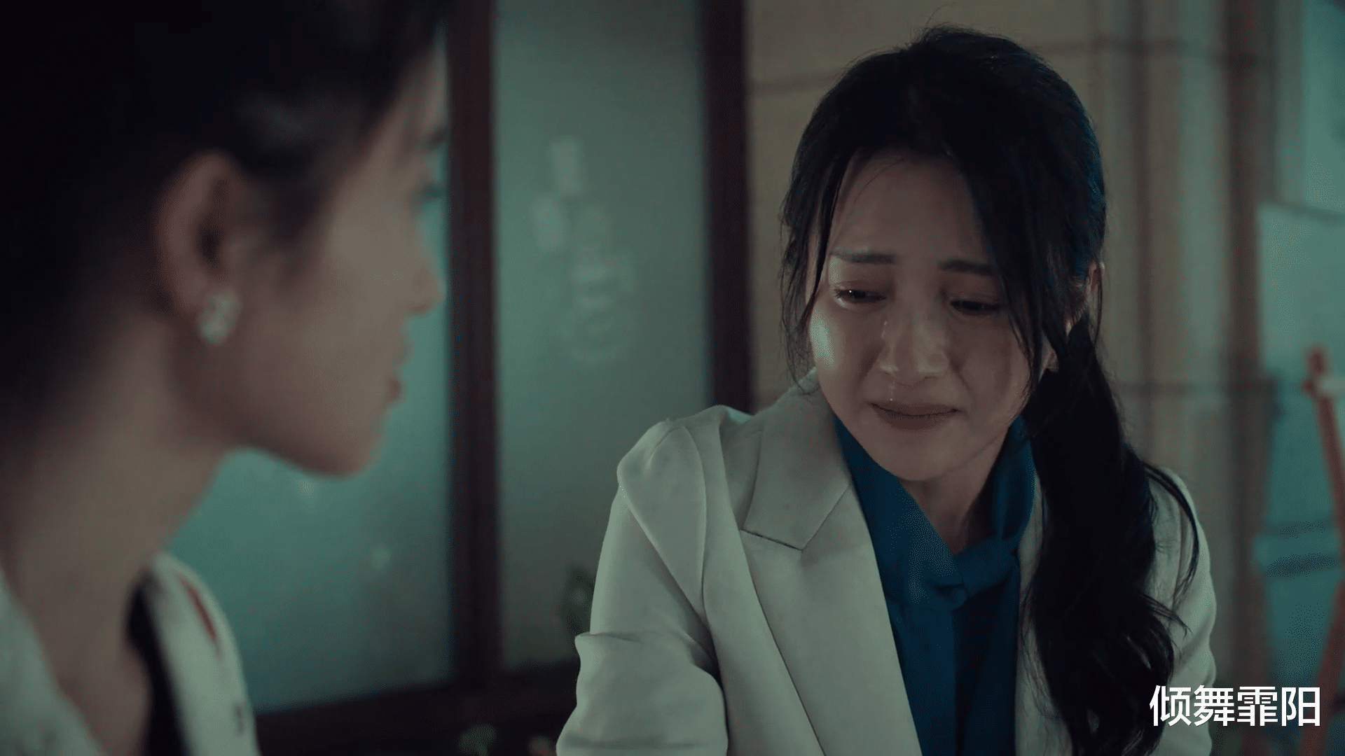 周锐|《输赢》“怀着孕被客户灌酒委屈大哭”的肖芸：她的算计，太天真