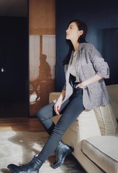 景甜|33岁景甜晒健身美照，大秀肱二头肌，身材匀称，笑容甜美让人心动