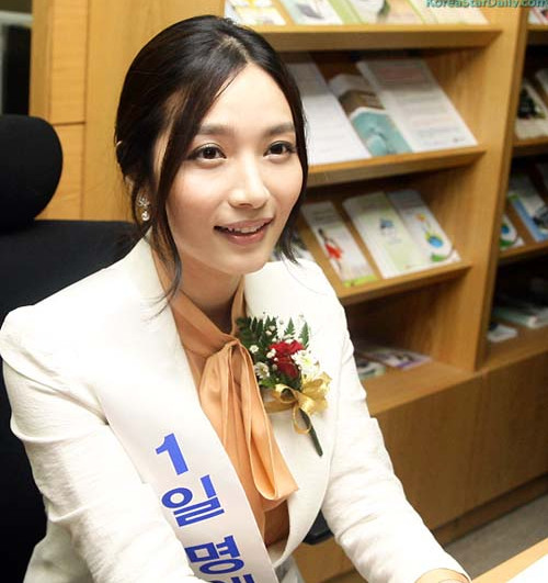 李敏英|美过宋慧乔，被丈夫砍断手指踢至流产，结婚13天离婚，45岁仍单身