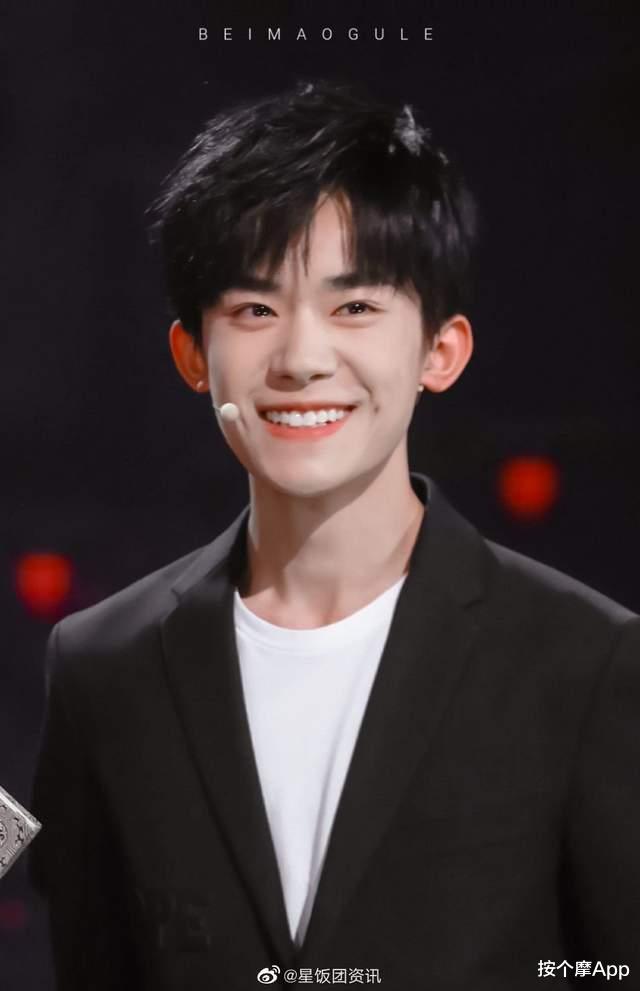 易烊千玺|易烊千玺太吃撒娇这套了！这样的四字弟弟你撩吗？