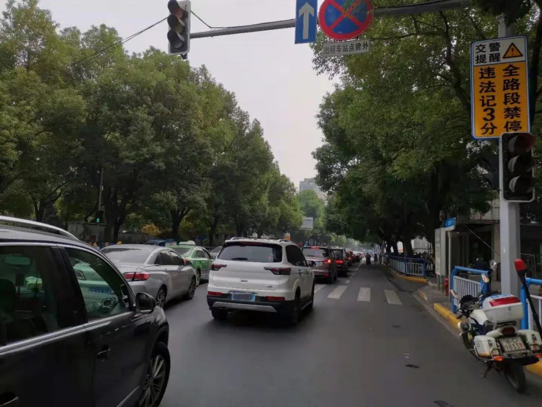 常州生活范 常州一院附近交通拥堵、行车难、停车也难？这条潮汐车道横空出世！