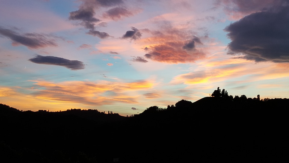 追寻星座的世界|适合发动态置顶的伤感句子,含蓄虐心,不忍落泪