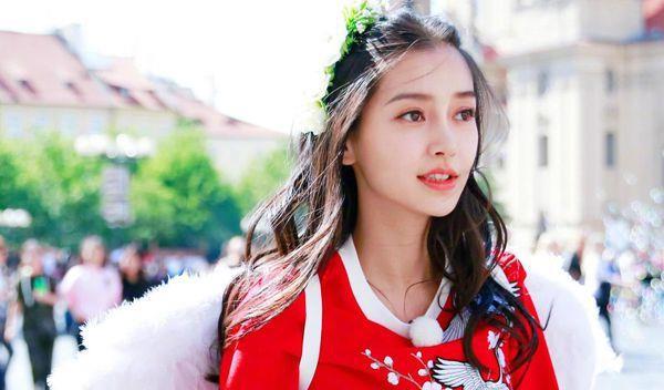 陈坤|导演喊卡后又补亲一嘴，陈坤片场失控狂亲万茜为何不被骂？