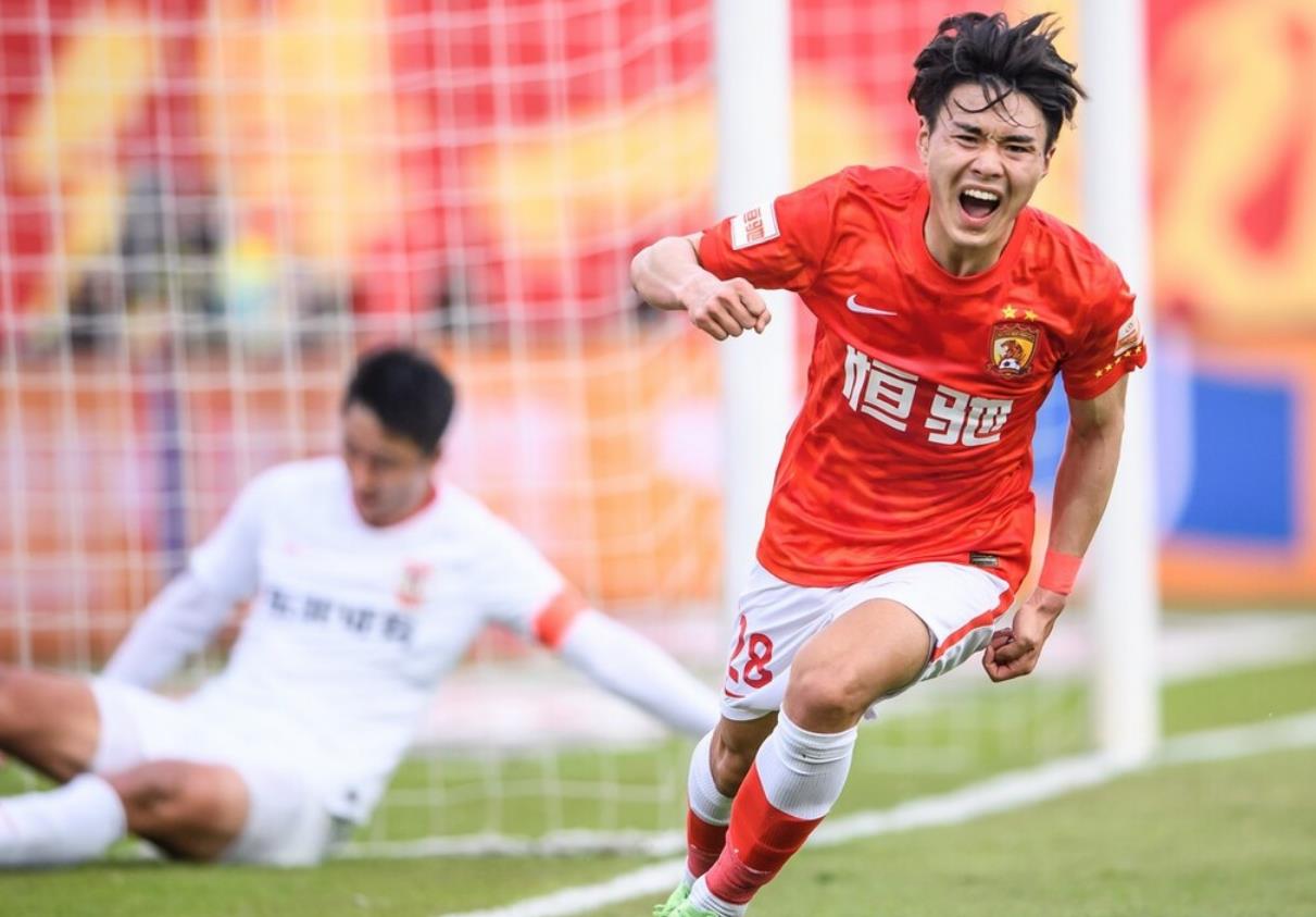 佩莱·格里尼|广州队2-0长春亚泰，18岁小将连场破门！广州队刮起青春旋风