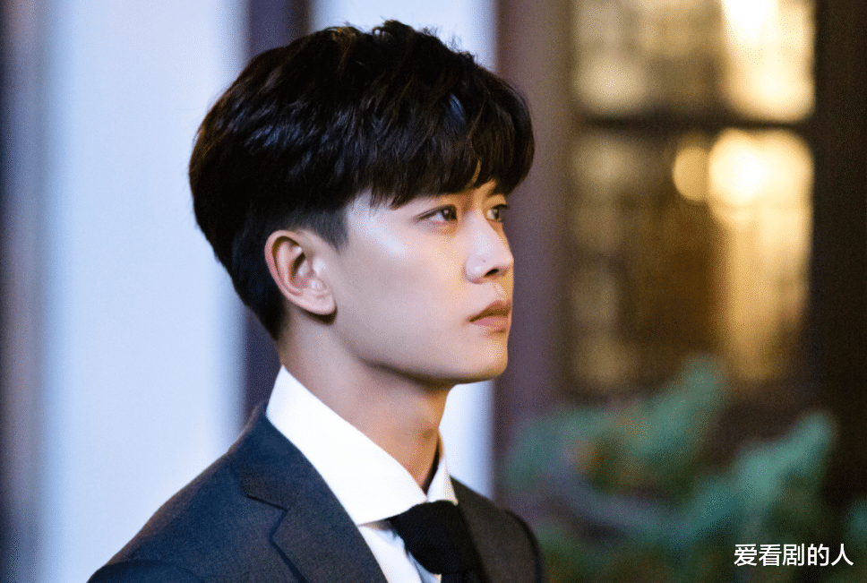 小姐姐|一见倾心，再见着迷，时宜主动亲吻周生辰，抿嘴唇的任嘉伦好苏！