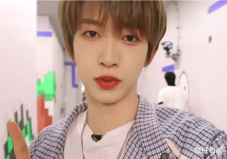 明星素颜|娱乐圈整顿见成效，有人故意把脸涂黑，顶流明星全素颜