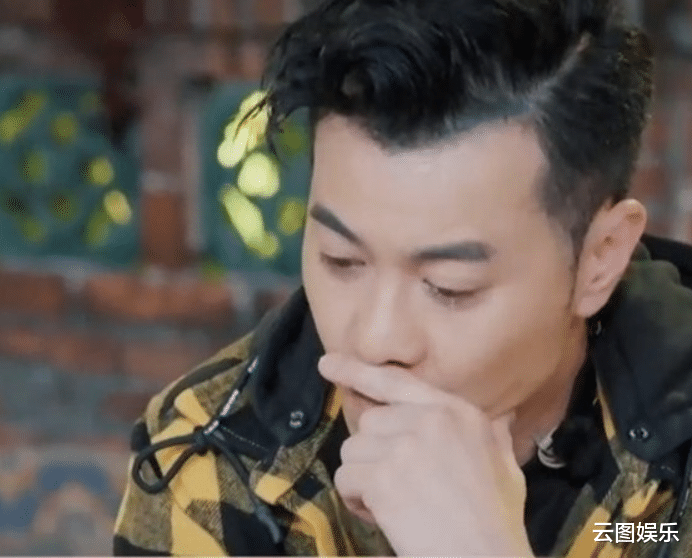 |50岁梁汉文庆祝结婚13周年！曾陪妻子抗癌6年，为其健康放弃生育