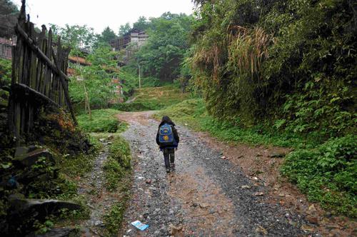 舜网 为啥农村孩子大多考不上“985，211”？20年支教老师：原因太现实