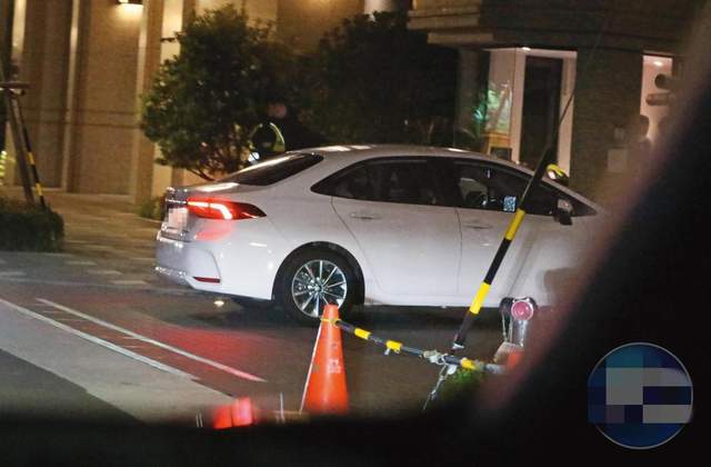 郭雪芙|荧幕CP疑因戏生情，4月前两人街边拍缠绵吻戏，现又被拍夜访香闺