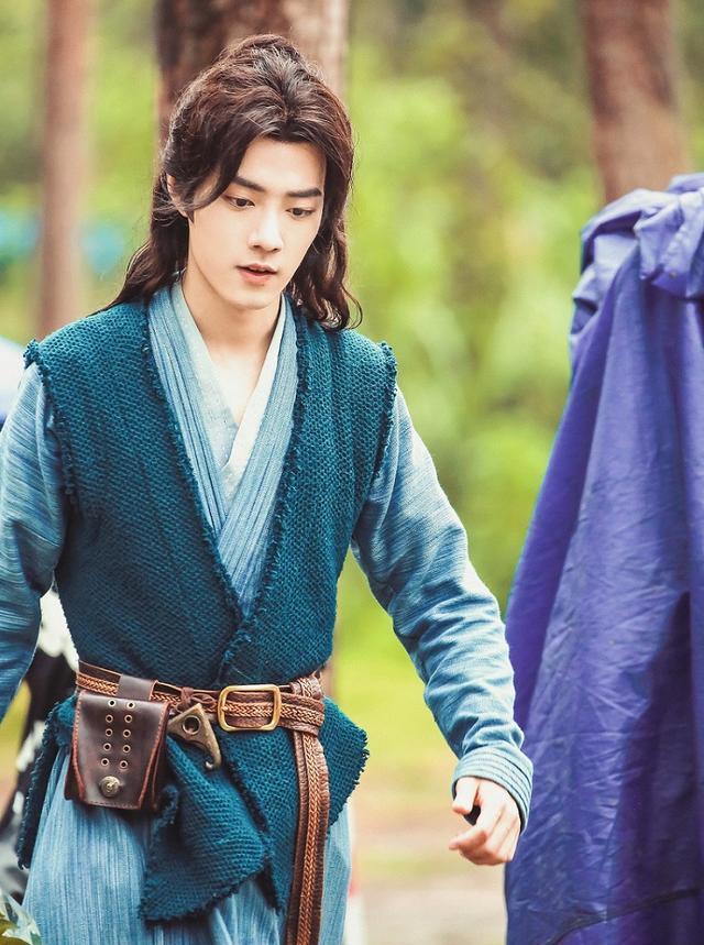 肖战|一部剧奖励一首歌曲,有演员肖战一口饭吃,就有歌手肖战一口汤喝