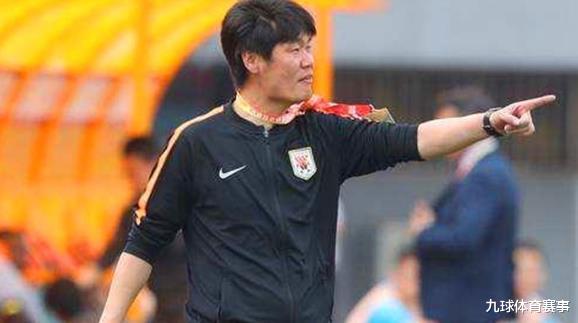 李霄鵬|李霄鵬上任國(guó)足主帥點(diǎn)燃第一把火，韋世豪或成開(kāi)刀對(duì)象，殺雞儆猴
